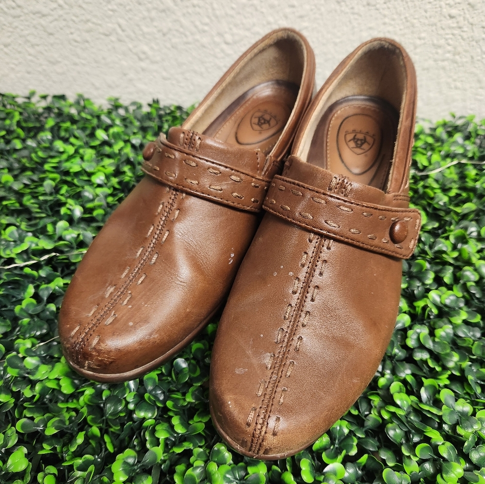 Ariat‎ Women’s Chestnut Brown Leather slip on clog shoe in size 8B